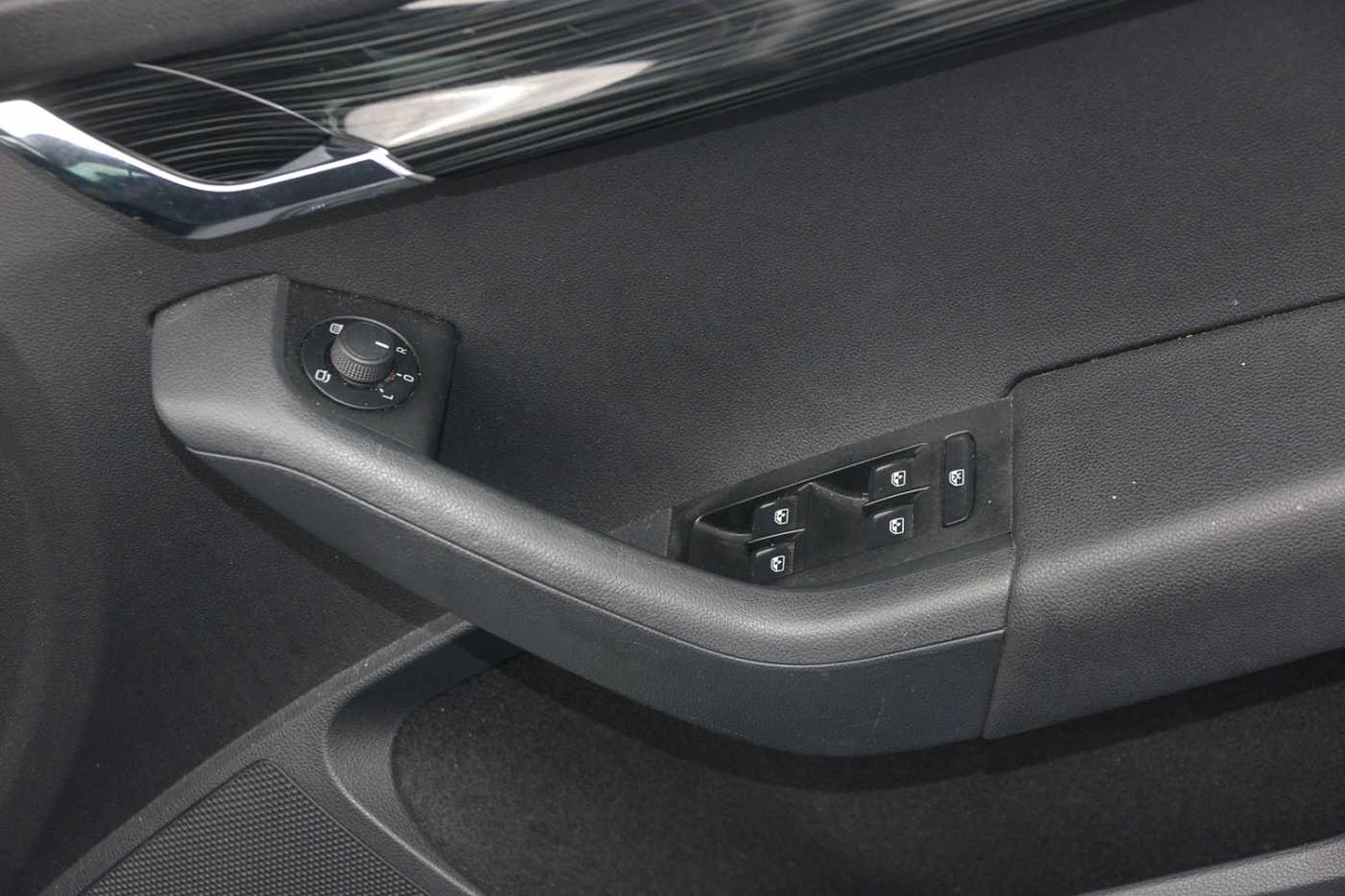 SKODA Octavia Hatchback (2017) 2.0TDI SE L (150PS)