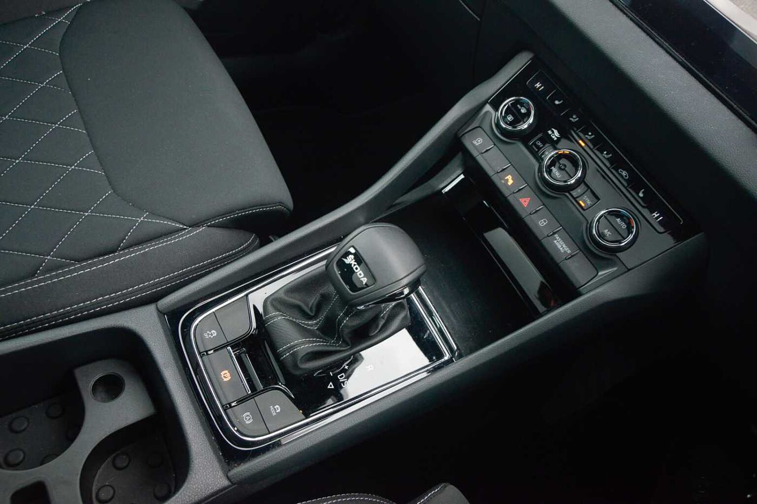 SKODA Karoq SUV 1.5 TSI (150ps) SportLine ACT